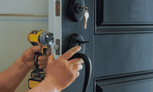 Une urgence serrurerie ne prévient jamais. Que ce soit une porte claquée, une serrure bloquée ou une tentative d’effraction, vous avez besoin d’un professionnel capable d’intervenir immédiatement. 👉 Benj Lock vous accompagne à Bordeaux pour tout dépannage serrurier, de jour comme de nuit. Benj lock Home services